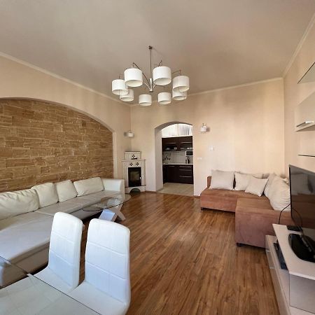 Apartment Dr. Becher Lux 60 M2 KLV Exterior foto
