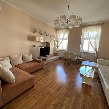 Apartment Dr. Becher Lux 60 M2 KLV Exterior foto