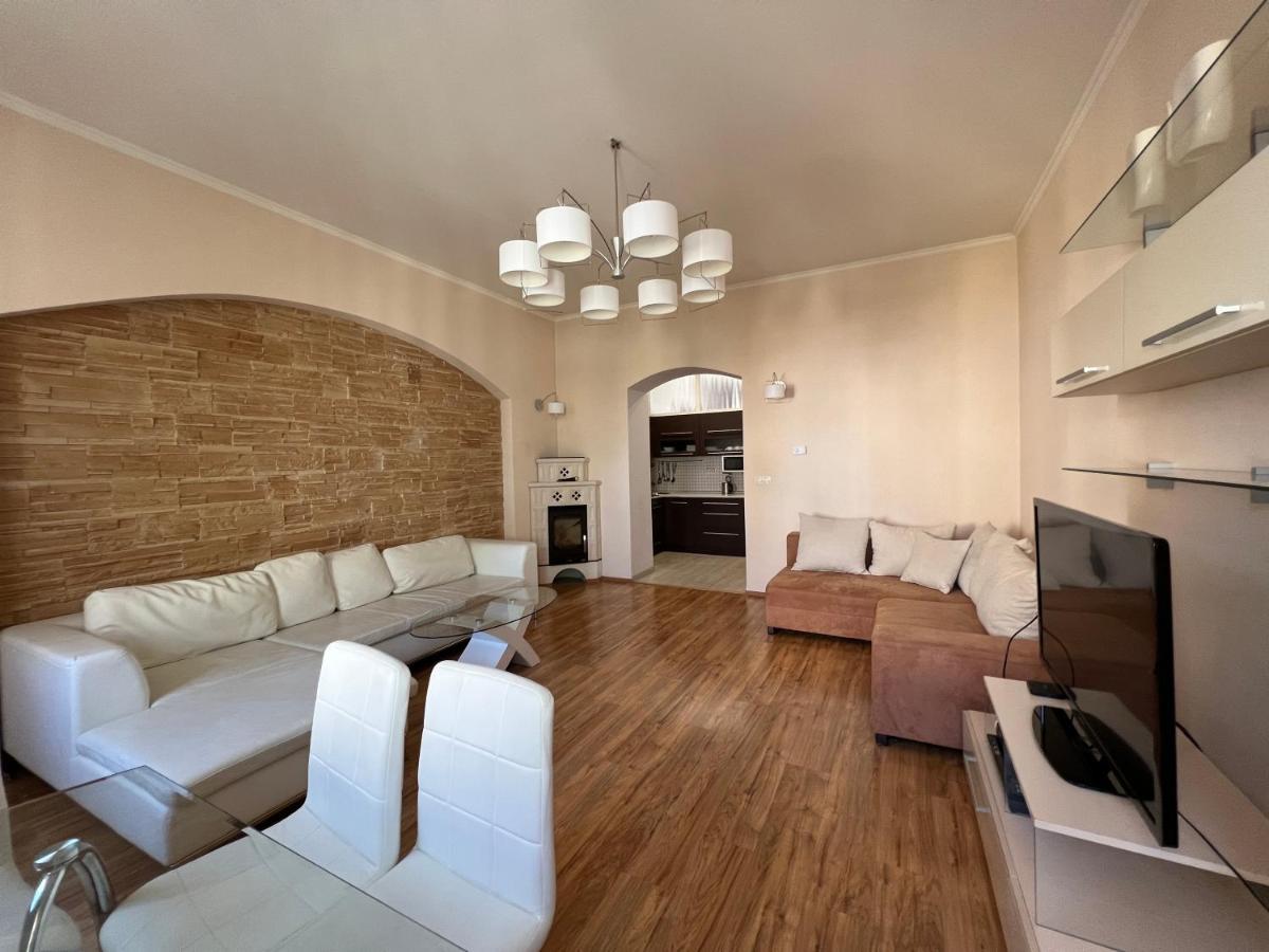 Apartment Dr. Becher Lux 60 M2 KLV Exterior foto