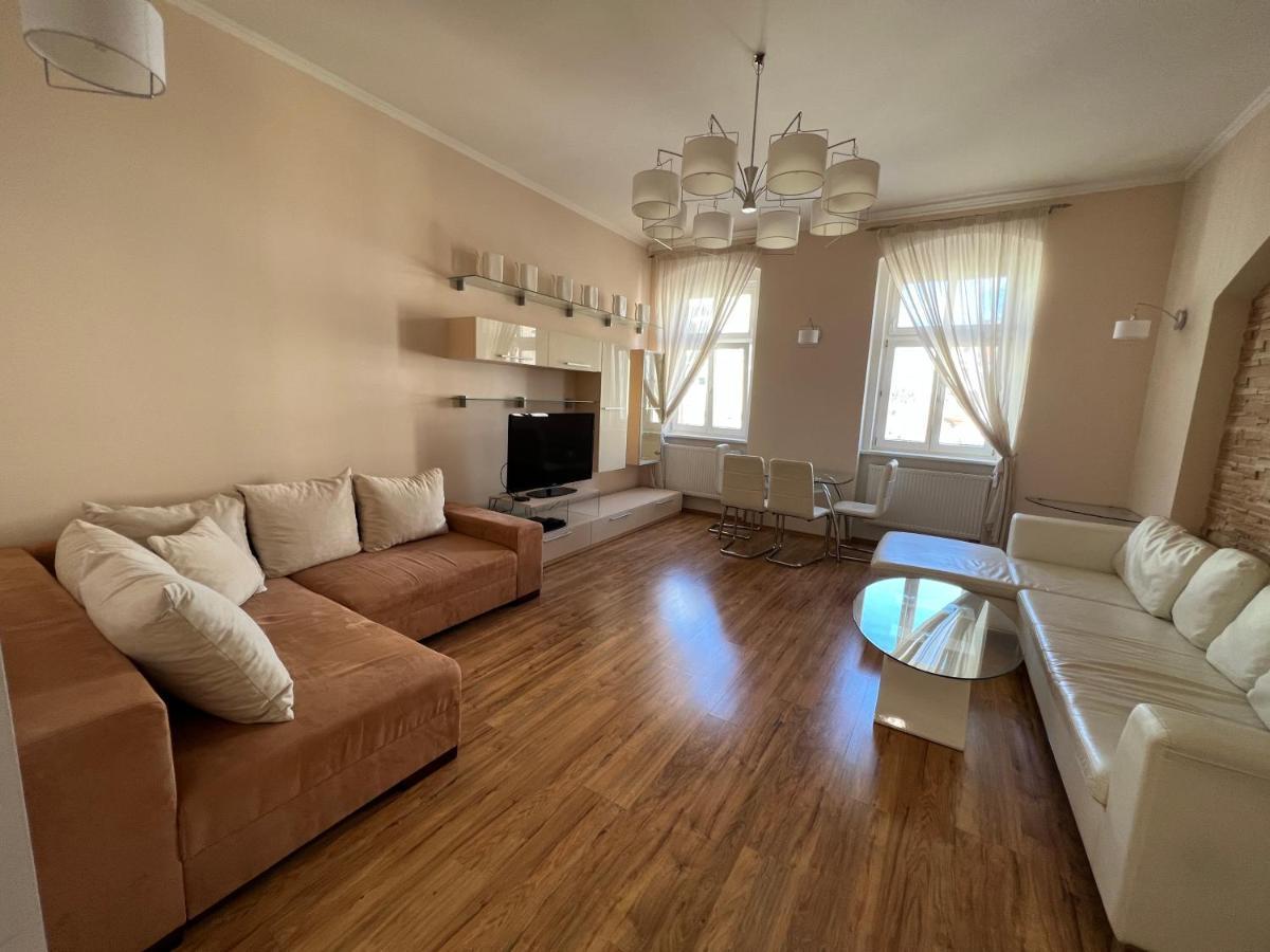 Apartment Dr. Becher Lux 60 M2 KLV Exterior foto
