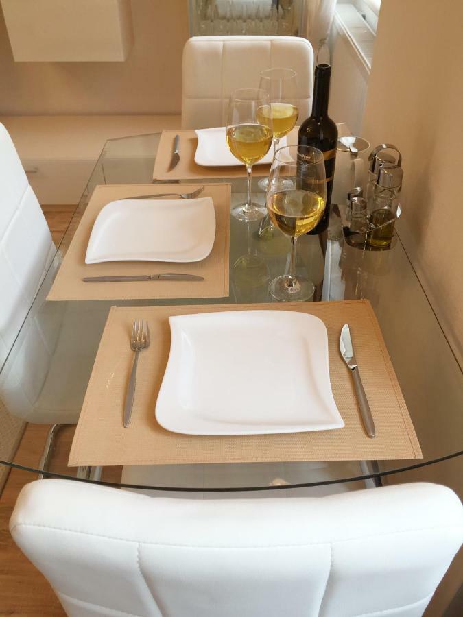 Apartment Dr. Becher Lux 60 M2 KLV Exterior foto