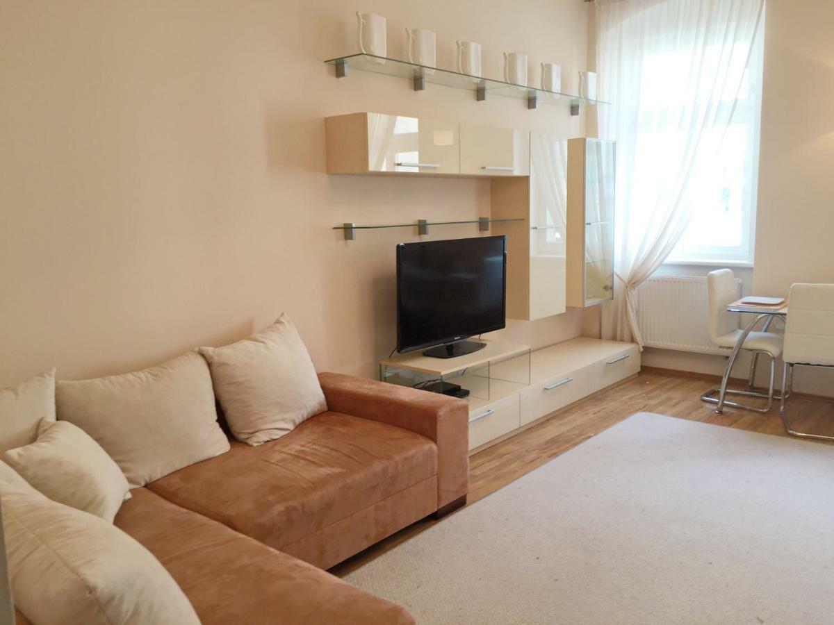 Apartment Dr. Becher Lux 60 M2 KLV Exterior foto