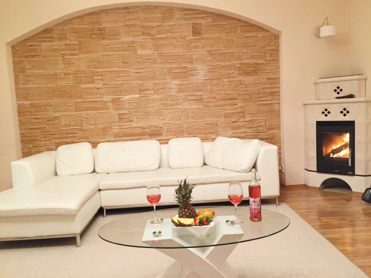 Apartment Dr. Becher Lux 60 M2 KLV Exterior foto