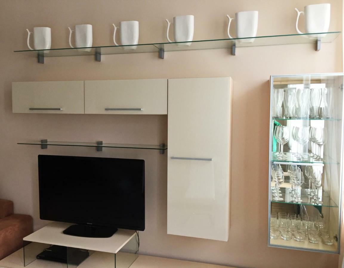Apartment Dr. Becher Lux 60 M2 KLV Exterior foto