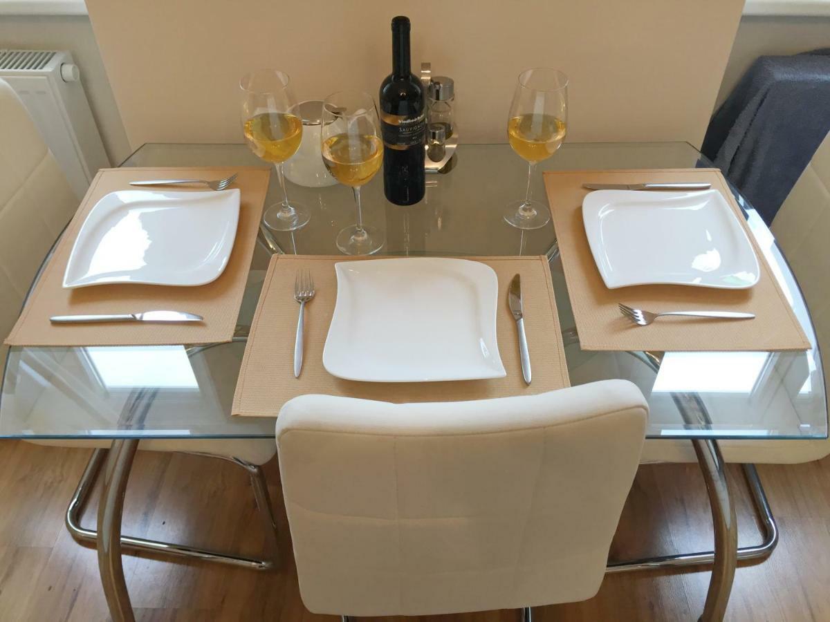 Apartment Dr. Becher Lux 60 M2 KLV Exterior foto